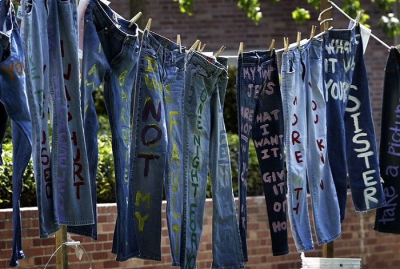 Phơi quần vải denim