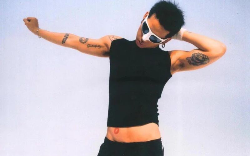 Rapper Wean diện áo baby tee