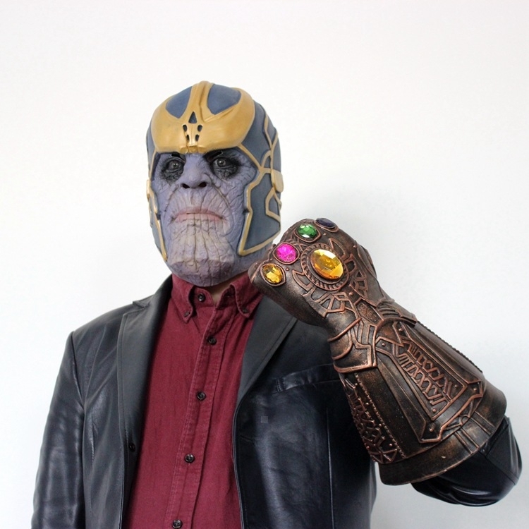 Mặt nạ Thanos cùng găng tay vô cực