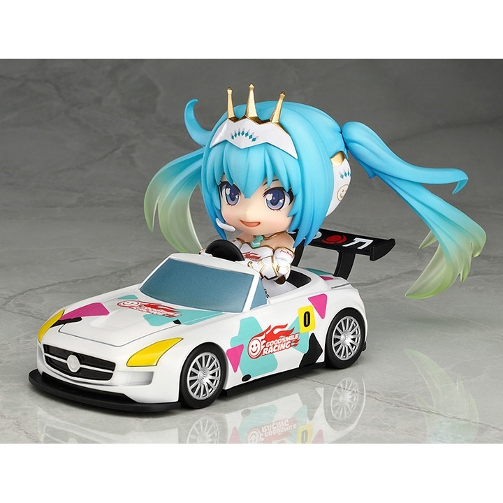 Nendoroid Racing Miku 2015 Ver trên xe đua